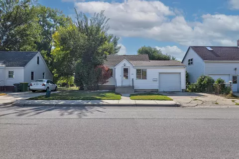 107 S 10th St, Marshall, MN 56258