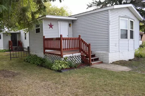 916 Reserve Ave N, Thief River Falls, MN 56701
