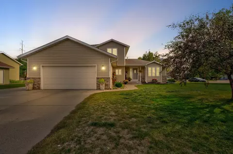 1315 Merrywood Ct, Faribault, MN 55021