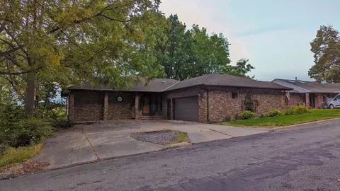 911 Belvista Dr, North Mankato, MN 56003