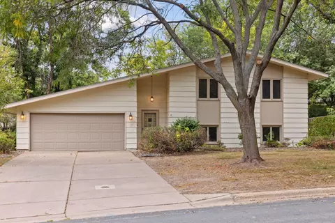 806 Rainbow Ct, Stillwater, MN 55082