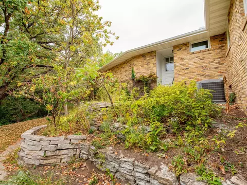 8915 River Ridge Rd, Bloomington, MN 55425 photo 13