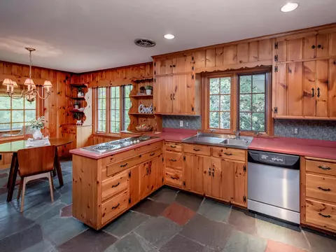 8915 River Ridge Rd, Bloomington, MN 55425 photo 24