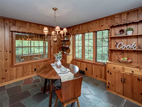 8915 River Ridge Rd, Bloomington, MN 55425 photo 23