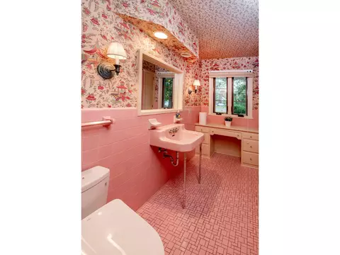 8915 River Ridge Rd, Bloomington, MN 55425 photo 32