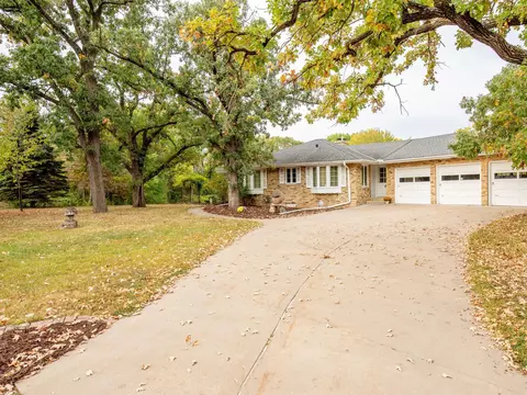 8915 River Ridge Rd, Bloomington, MN 55425 photo 4