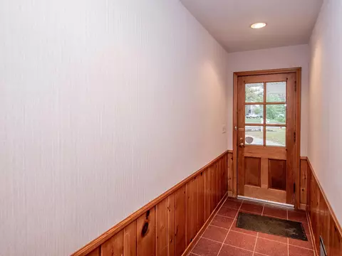 8915 River Ridge Rd, Bloomington, MN 55425 photo 38