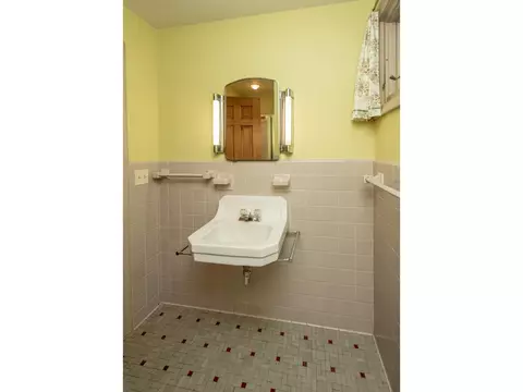 8915 River Ridge Rd, Bloomington, MN 55425 photo 47