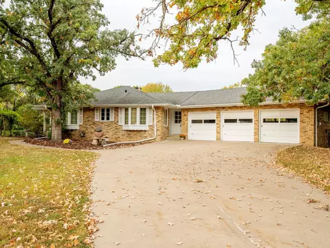 8915 River Ridge Rd, Bloomington, MN 55425 photo 2