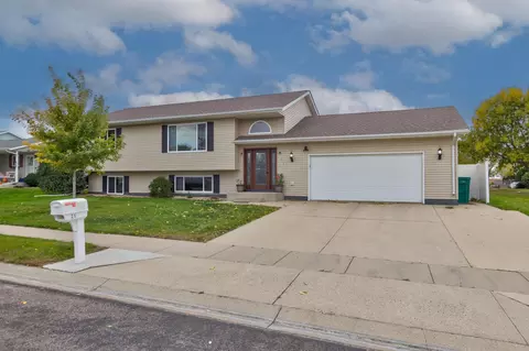 214 Athens Ave, Marshall, MN 56258