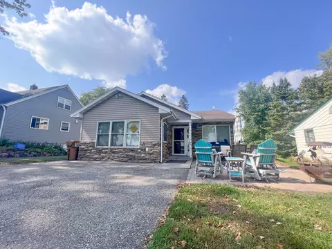 928 W Lake Dr, Detroit Lakes, MN 56501