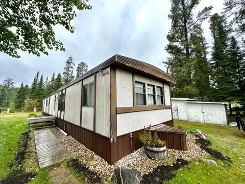 707 7th Lakewood Ave, Warroad, MN 56763
