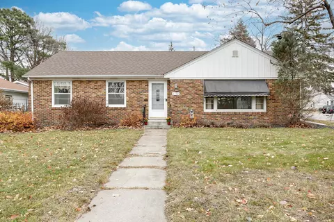 4500 Abbott Ave N, Robbinsdale, MN 55422