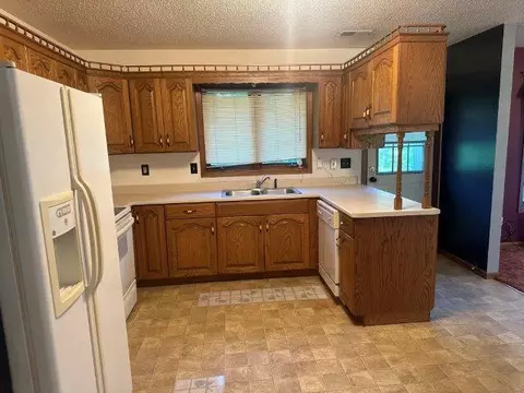 502 9th St SW, Braham, MN 55006 photo 3