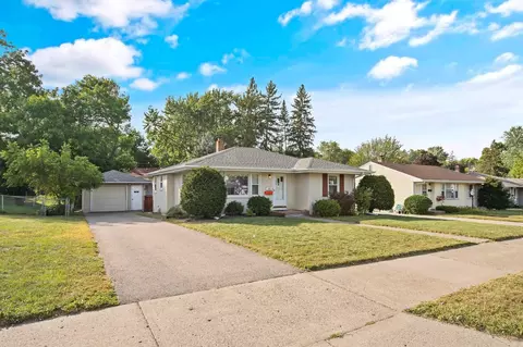 981 Charlton St, West Saint Paul, MN 55118