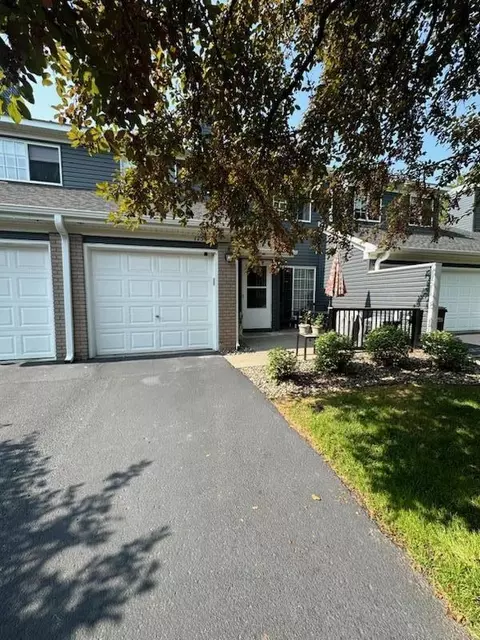 1755 Donegal Dr #3, Woodbury, MN 55125