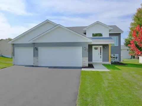 170 7th St S, Winsted, MN 55395
