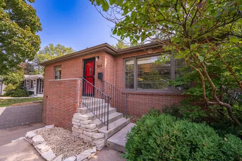 1124 Rhode Island Ave N, Golden Valley, MN 55427