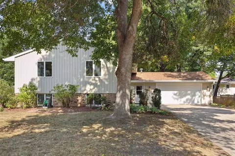 2304 Fairmeadows Rd, Stillwater, MN 55082