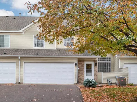 8904 Spring Ln, Woodbury, MN 55125