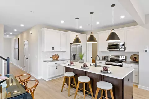 13696 Hollybrook Dr, Apple Valley, MN 55124
