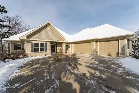 975 Fox Knoll Dr SW, Rochester, MN 55902