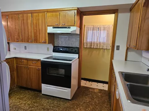813 Des Moines Dr, Windom, MN 56101 photo 17