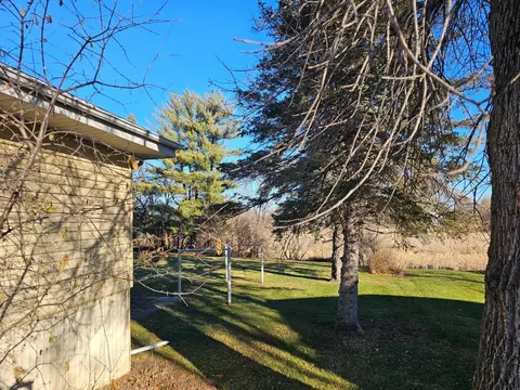 813 Des Moines Dr, Windom, MN 56101 photo 2