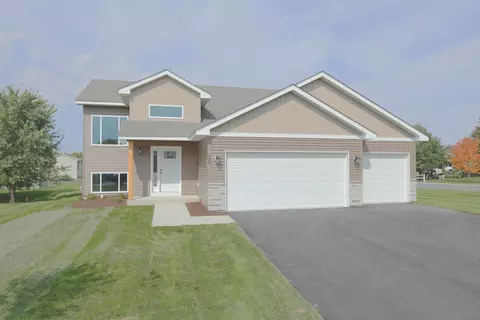 720 Mallard Ave, Winsted, MN 55395