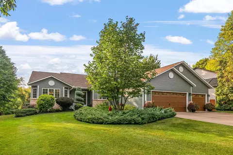 995 Kohlman Ln, Maplewood, MN 55109