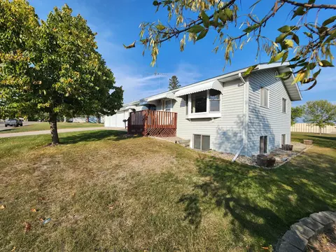 401 Knollcrest Ave, Detroit Lakes, MN 56501