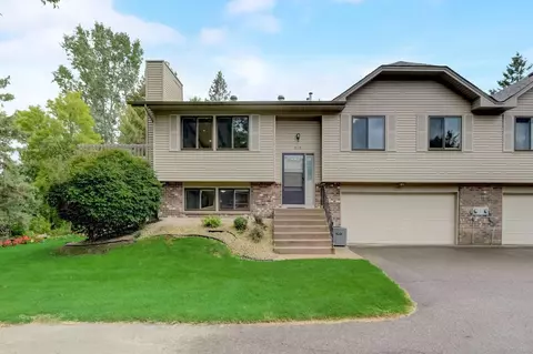 842 Sherwood Rd, Shoreview, MN 55126