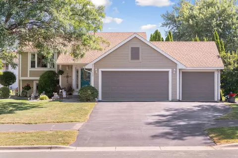 8490 Pineview Ln N, Maple Grove, MN 55369