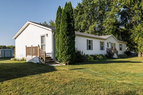 523 2nd St W, Claremont, MN 55924