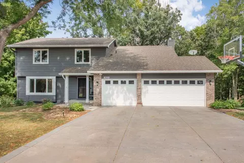 8260 W Lake Ct, Chanhassen, MN 55317