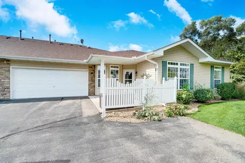 802 Roundhouse St, Shakopee, MN 55379