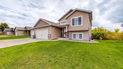 3488 Bridgeview Dr SE, Rochester, MN 55904