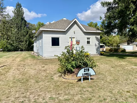 219 Lowell St E, Le Roy, MN 55951 photo 2