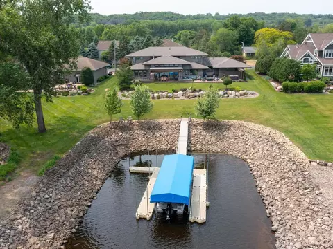 515 Lakeside Dr S, Bayport, MN 55003
