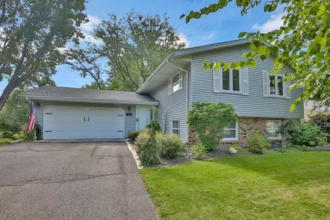 324 Moreland Cir, West Saint Paul, MN 55118