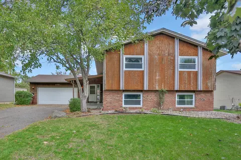 6580 Sandlewood Rd, Woodbury, MN 55125