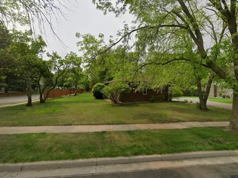 1101 Grandview Dr, Hudson, WI 54016