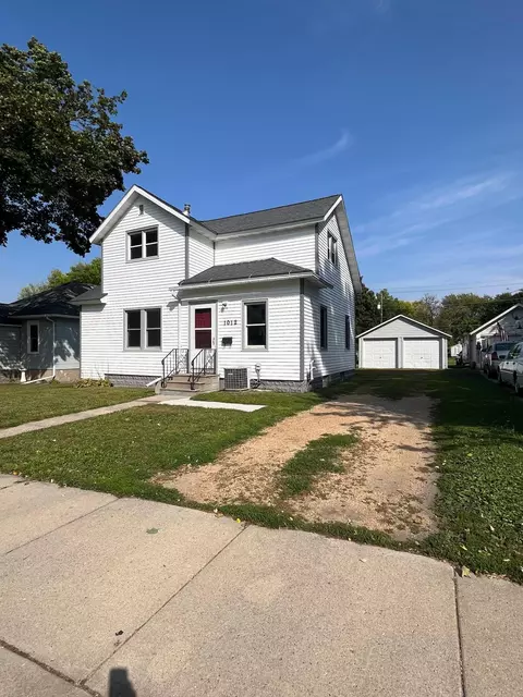 1012 N North Ave, Fairmont, MN 56031