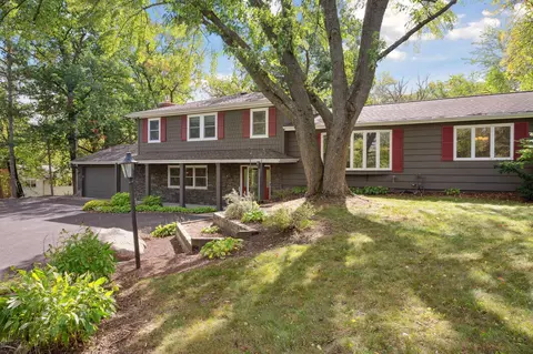 3928 Huntingdon Dr, Minnetonka, MN 55305