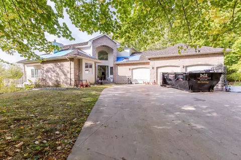 20664 Lake Ridge Dr, Prior Lake, MN 55372