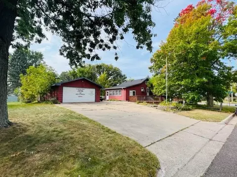 4287 Geneva Ave N, Oakdale, MN 55128