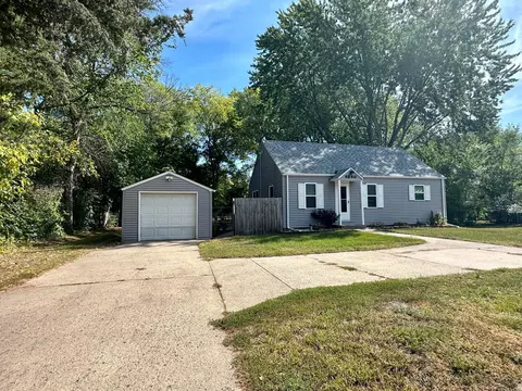 6840 Sunset Ave, Lino Lakes, MN 55014