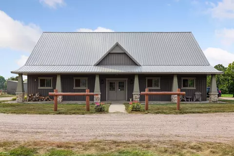 Exterior - 7645 Turner Rd, Independence, MN 55359 photo 2 of 7