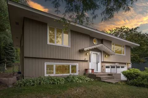 1140 Mark Ct, Newport, MN 55055