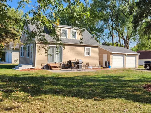 923 Pine St, Hastings, MN 55033